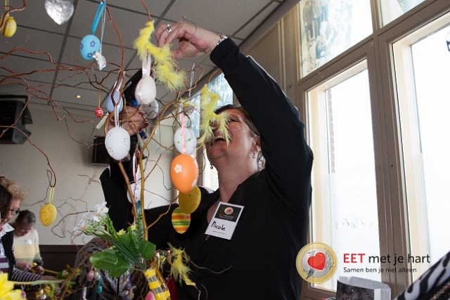 20150322 frans versteden fotografie - tilburginbeeld FRVE0822.jpg - eet met je hart lunch en creatieve workshop paastakken maken